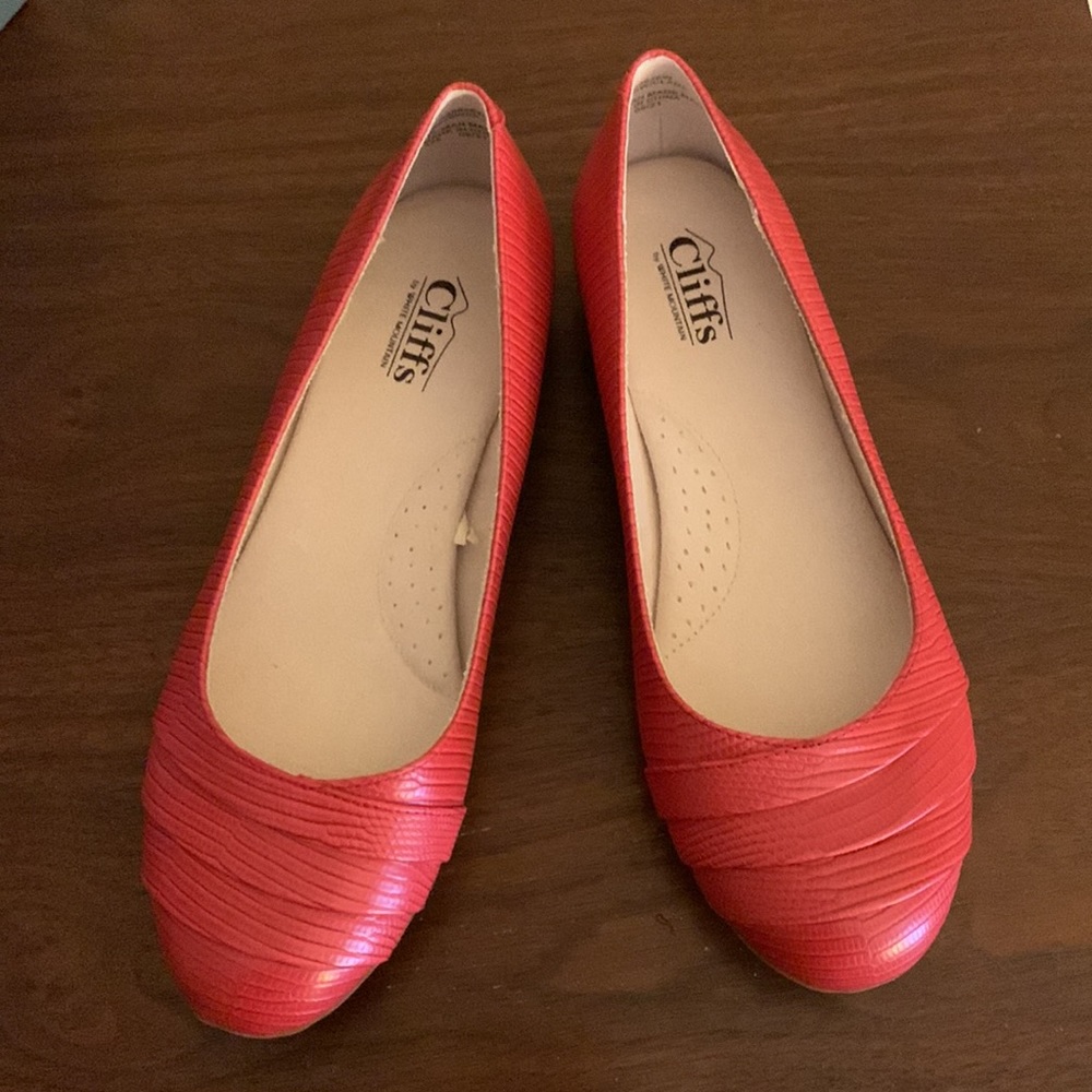 NEW in box Cliffs by White Mountain Clara flats shoes red size 9 WIDE